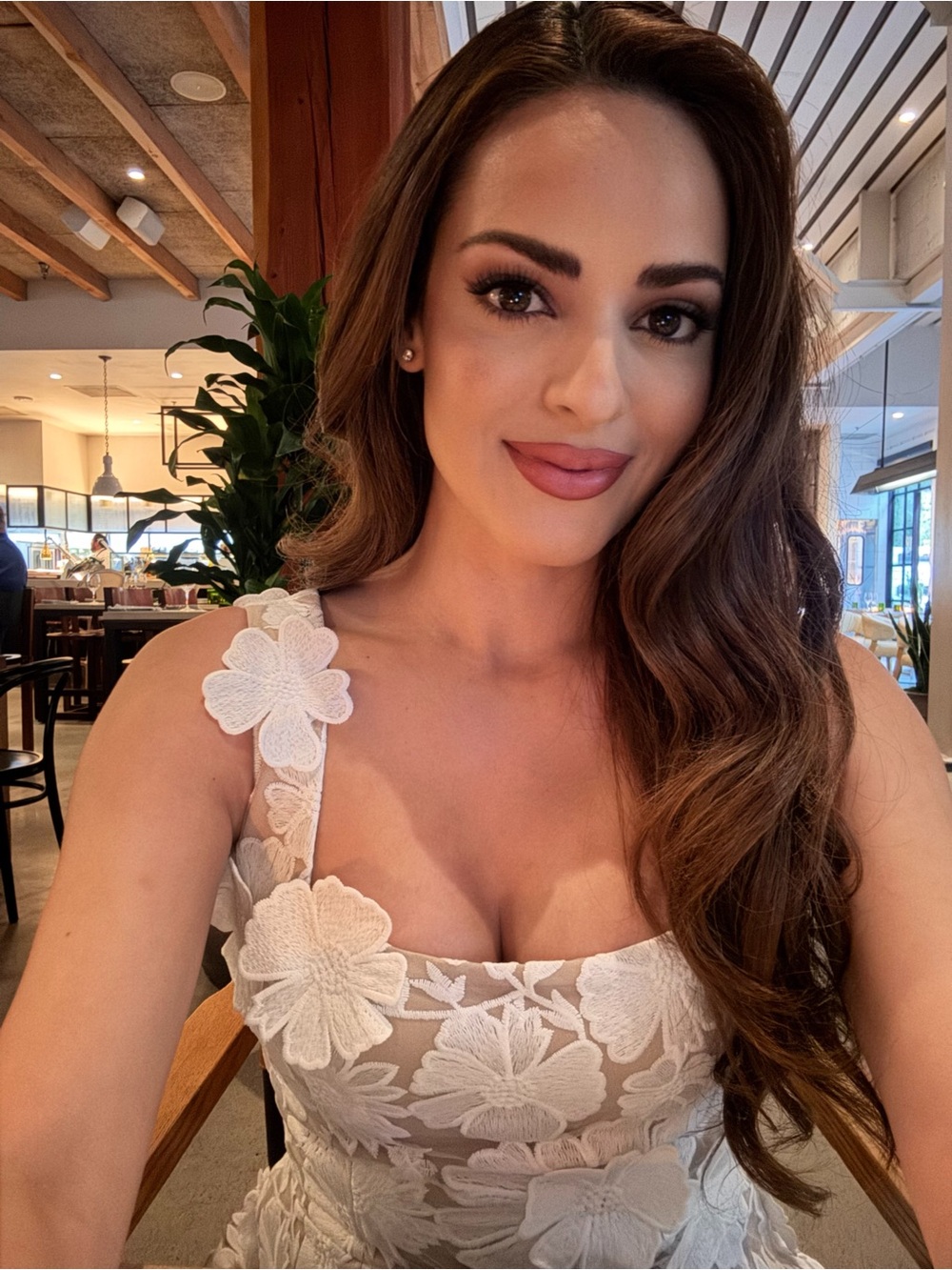 Elegant White Floral Lace Mini Dress - Picture 5 of 5
